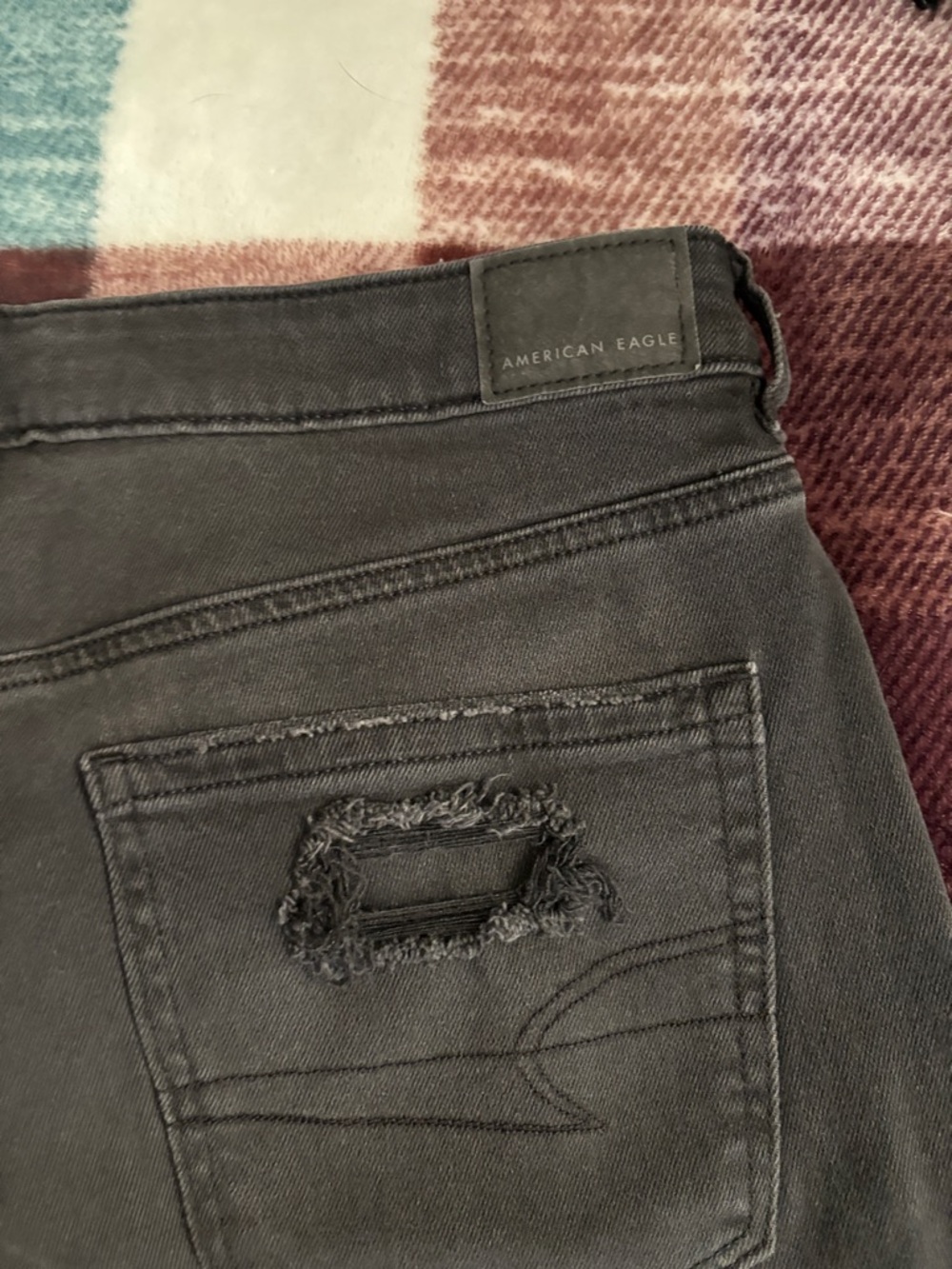 American Eagle Outfitters Black Distressed Relaxed Jeans - Picture 6 of 9
